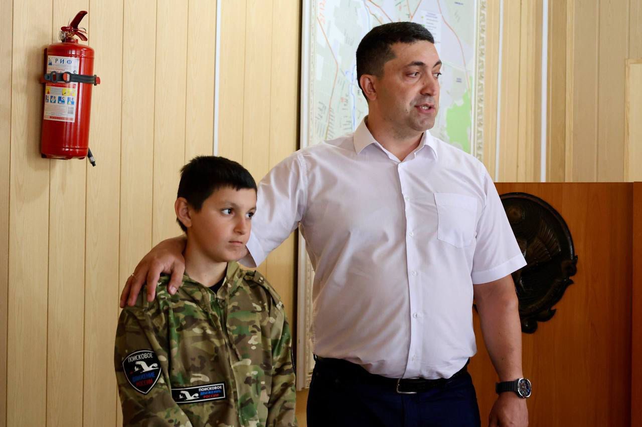 Министр по делам молодежи провел рабочую встречу в Хасавюрте